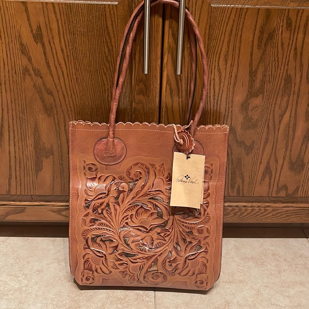 Prettier in person! Patricia nash leather bag/tote ret 199